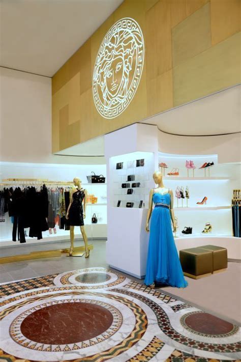 loja versace rio de janeiro|Inauguração da Versace no Village Mall .